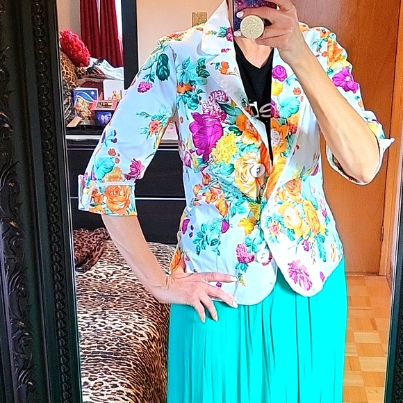 NWOT Floral Stretch Blazer in White, Burgundy, Orange, Yellow, Green, 6 - Picture 9 of 16
